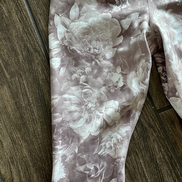 Athleta Elation Printed Tight in Antoinette Velvety Pink Size Small - Picture 4 of 12